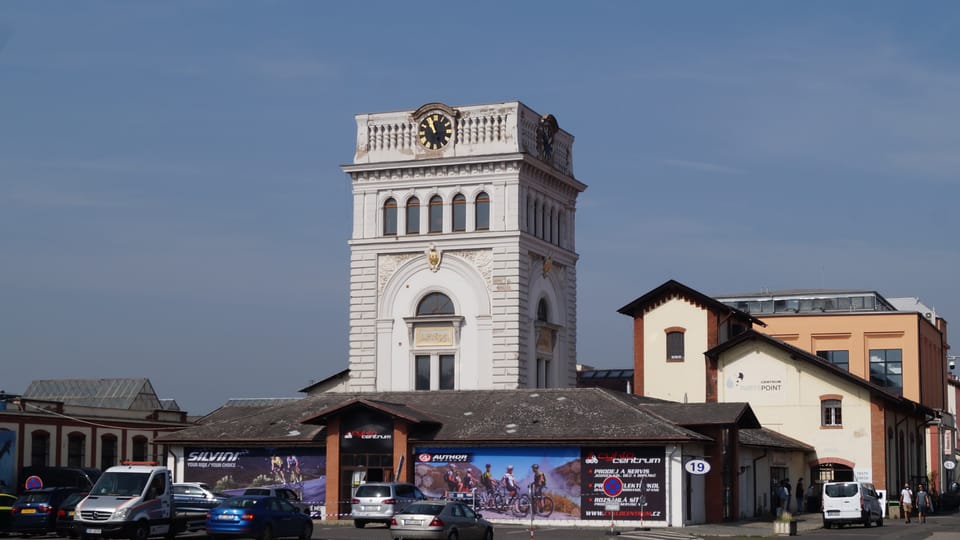 Le château d'eau des abattoirs centraux de l’ancienne ville royale de Prague est l'un des bâtiments les plus précieux de l'actuel marché de Prague à Holešovice. Au tournant des XIXe et XXe siècles,  la tour alimentait l'abattoir et le marché aux bestiaux. | Photo: Miloš Turek,  Radio Prague Int.