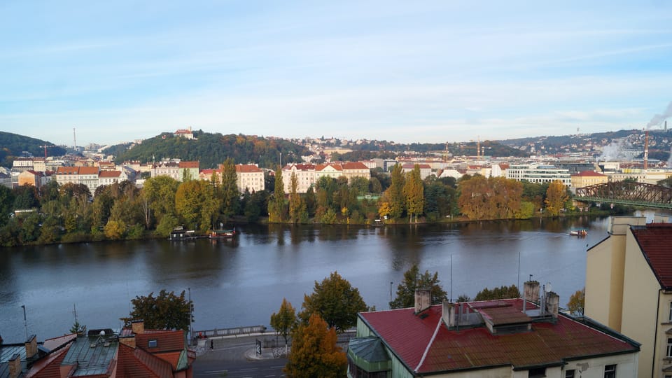 Vltava et Smíchov depuis Vyšehrad | Photo: Miloš Turek, Radio Prague Int. Vltava et Smíchov depuis Vyšehrad | Photo: Miloš Turek, Radio Prague Int.