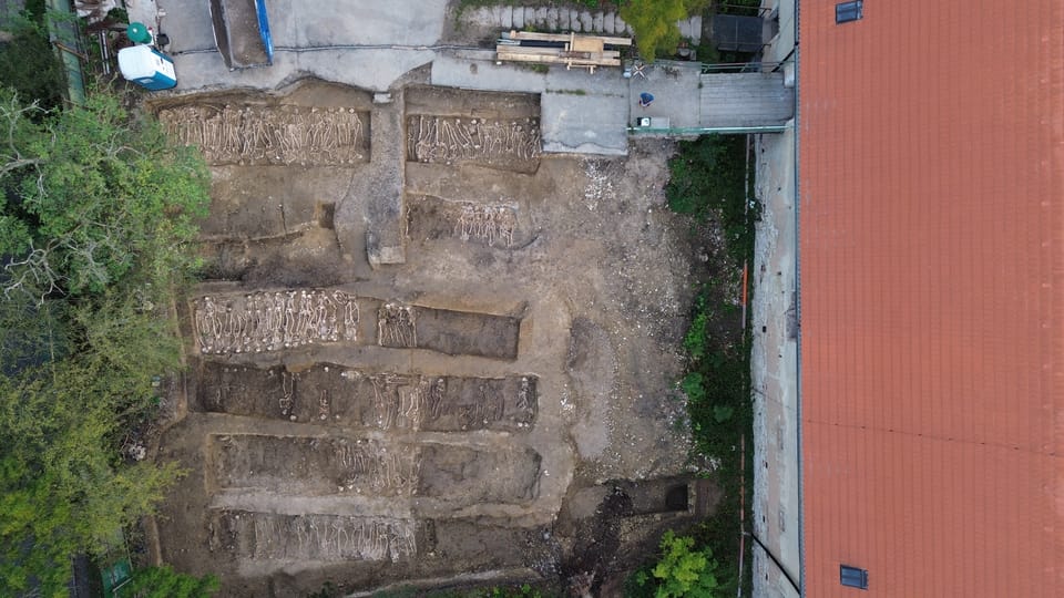 Les dépouilles de plus d’un millier de soldats prussiens découvertes au monastère de Břevnov à Prague | Photo: Institut national du patrimoine, CC BY-NC-ND 3.0 CZ Les dépouilles de plus d’un millier de soldats prussiens découvertes au monastère de Břevnov à Prague | Photo: Institut national du patrimoine, CC BY-NC-ND 3.0 CZ