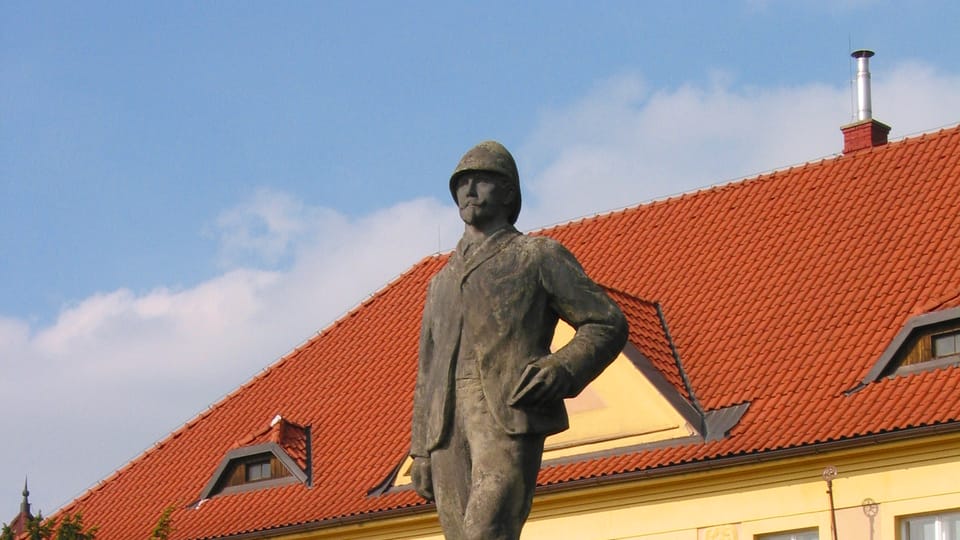 La statue d’Emil Holub à Holice | Photo: Radio Prague Int.