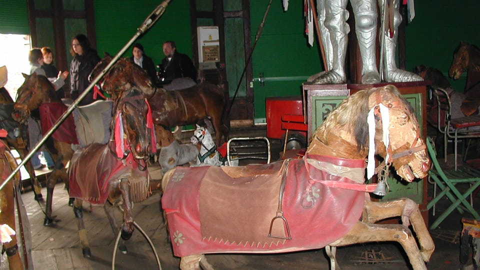 Le carrousel historique de Letná | Photo: Martina Schneibergová, Radio Prague Int. Le carrousel historique de Letná | Photo: Martina Schneibergová, Radio Prague Int.