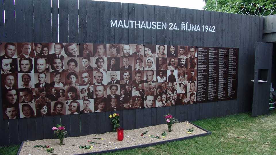 Réplique du camp de concentration à Mauthausen à Prague. L’événement a été organisée en mai – juillet 2012 par l'association Post Bellum en mémoire du 70e anniversaire de l'assassinat de Reinhard Heydrich et suite aux répressions du régime nazi | Photo: Miloš Turek, Radio Prague Int. Réplique du camp de concentration à Mauthausen à Prague. L’événement a été organisée en mai – juillet 2012 par l'association Post Bellum en mémoire du 70e anniversaire de l'assassinat de Reinhard Heydrich et suite aux répressions du régime nazi | Photo: Miloš Turek, Radio Prague Int.