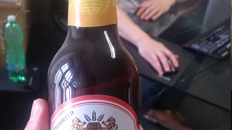 Radek Vincík et la bière pakistanaise brassée à Žatec, photo: Alexis Rosenzweig Radek Vincík et la bière pakistanaise brassée à Žatec, photo: Alexis Rosenzweig