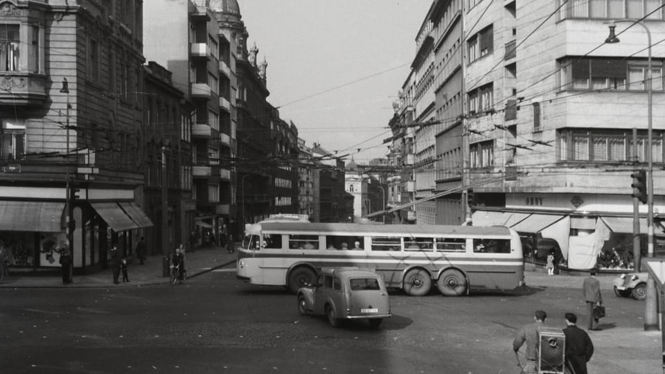 Un trolleybus á Prague en 1959 | Photo: Kotnyek Antal/FORTEPAN,  Wikimedia Commons,  CC BY-SA 3.0