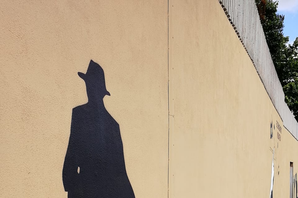 La grande peinture murale retraçant l'épopée de l'opération Anthropoid | Photo: Štěpánka Budková, Radio Prague Int. La grande peinture murale retraçant l'épopée de l'opération Anthropoid | Photo: Štěpánka Budková, Radio Prague Int.