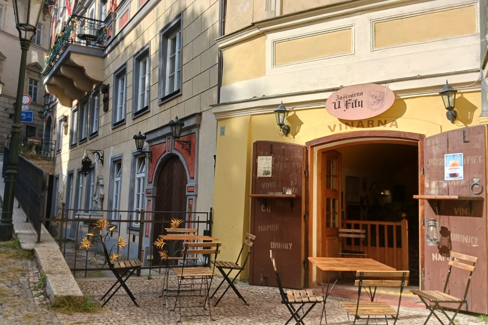 Rue Sněmovní au pied du Château | Photo: Lenka Žižková, Radio Prague Int. Rue Sněmovní au pied du Château | Photo: Lenka Žižková, Radio Prague Int.