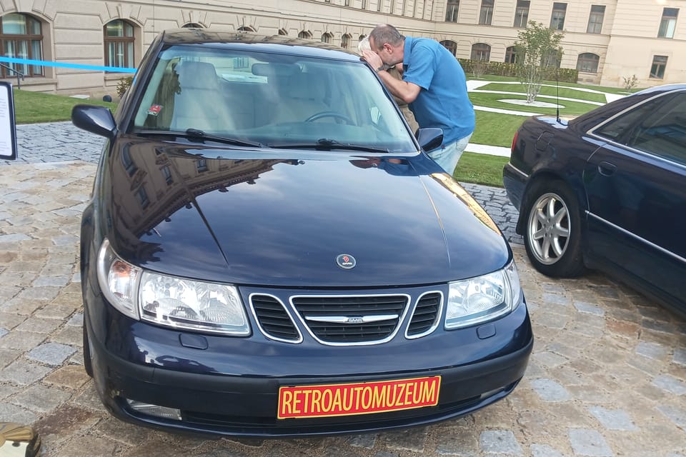 La voiture Saab 9-5 a été utilisée par le château de Prague entre 2001 et 2006. | Photo: Lenka Žižková, Radio Prague Int. La voiture Saab 9-5 a été utilisée par le château de Prague entre 2001 et 2006. | Photo: Lenka Žižková, Radio Prague Int.