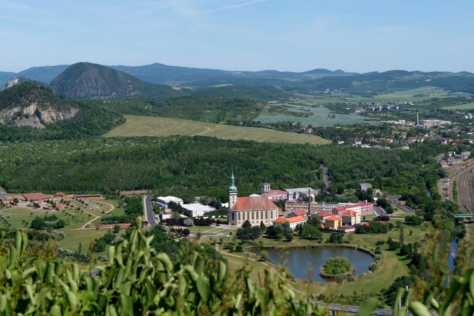 Vue depuis Hněvín sur l'église de l'Assomption de la Vierge Marie | Photo: Bohumil Šimčík, Radio Prague Int. Vue depuis Hněvín sur l'église de l'Assomption de la Vierge Marie | Photo: Bohumil Šimčík, Radio Prague Int.
