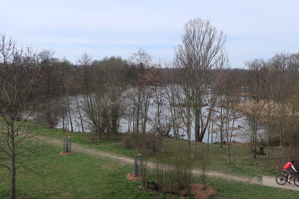 L’étang Pískovna à Prague - Dolní Počernice | Photo: Štěpánka Budková, Radio Prague Int. L’étang Pískovna à Prague - Dolní Počernice | Photo: Štěpánka Budková, Radio Prague Int.