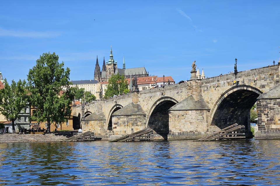 Château de Prague et le pont Charles | Photo: Štěpánka Budková,  Radio Prague Int.