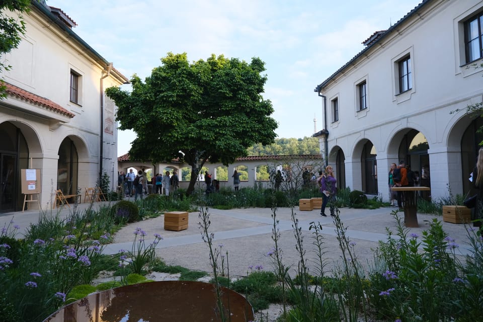 Le jardin du monastère Fortna | Photo: Bohumil Šimčík, Radio Prague Int. Le jardin du monastère Fortna | Photo: Bohumil Šimčík, Radio Prague Int.
