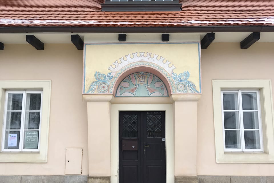 Reconstruite en 1917-1919 d’après un plan de Jan Kotěra, la maison du commerçant Václav Rýdl était à l’époque surnommée « Villa du tabac ». | Photo: Romana Joudalová, ČRo Reconstruite en 1917-1919 d’après un plan de Jan Kotěra, la maison du commerçant Václav Rýdl était à l’époque surnommée « Villa du tabac ». | Photo: Romana Joudalová, ČRo