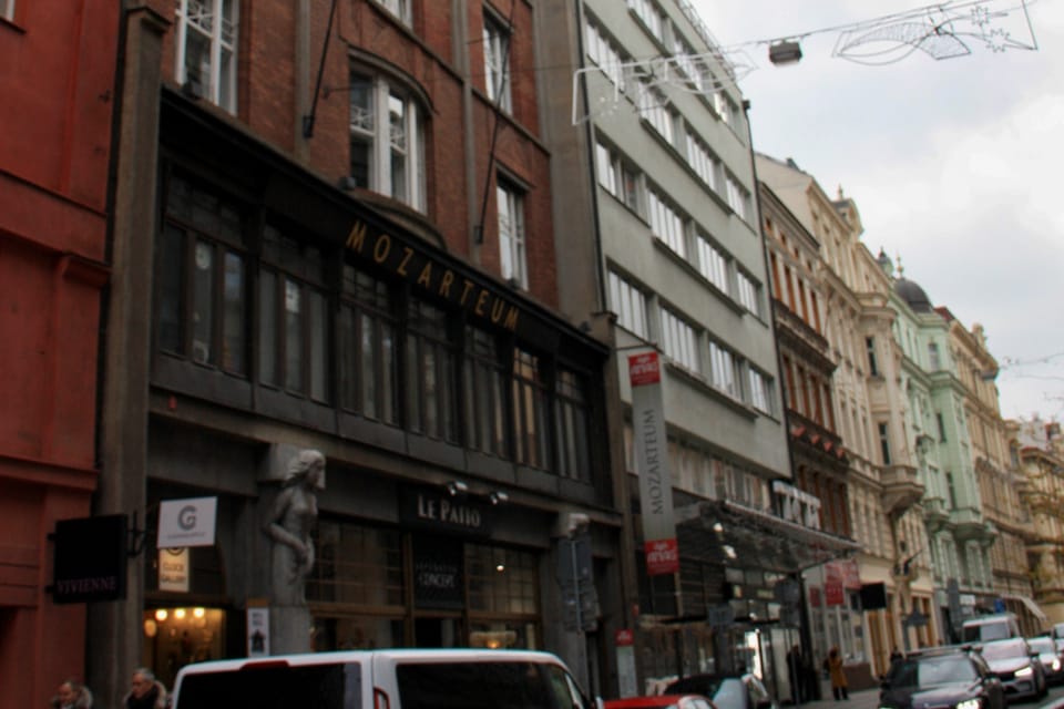 De plus, chaque étage présente un retrait par rapport à l’étage inférieur. | Photo: Barbora Němcová, Radio Prague Int. De plus, chaque étage présente un retrait par rapport à l’étage inférieur. | Photo: Barbora Němcová, Radio Prague Int.