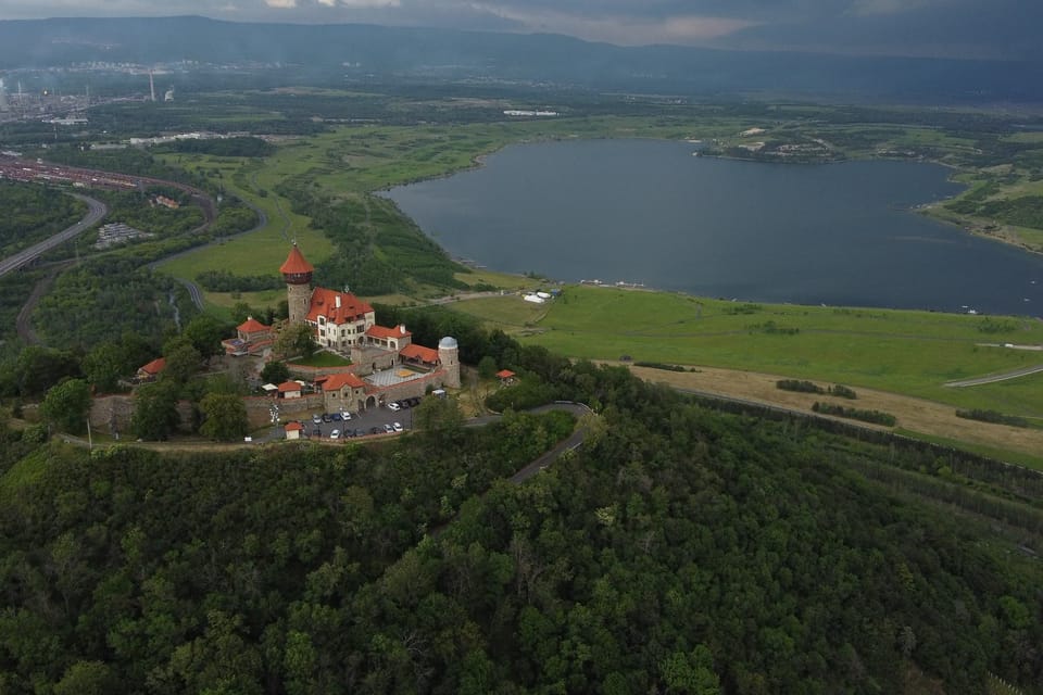 Château fort de Hněvín et le lac de Most | Photo: Vít Pohanka, Radio Prague Int. Château fort de Hněvín et le lac de Most | Photo: Vít Pohanka, Radio Prague Int.