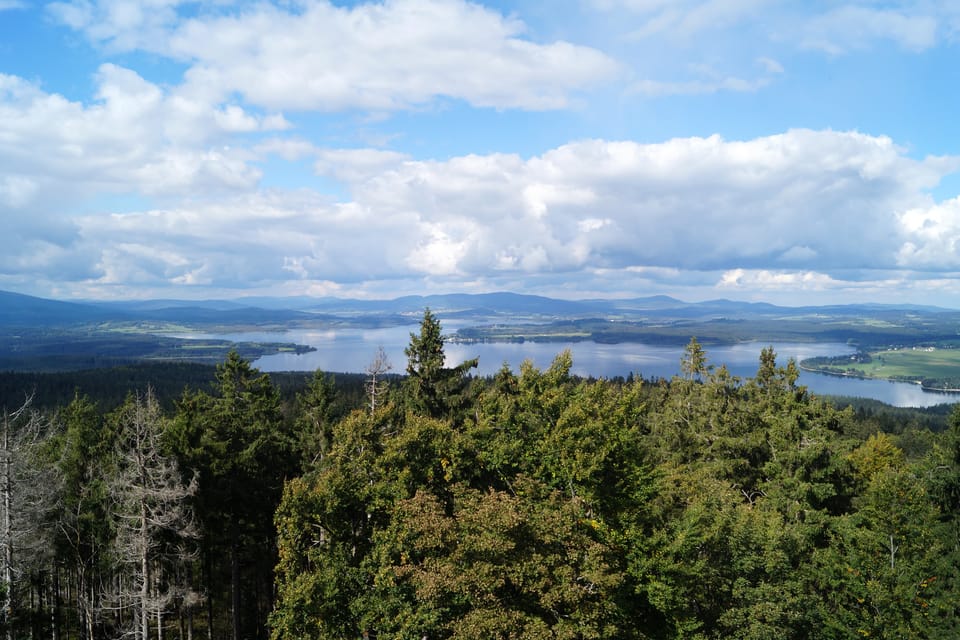 Le réservoir d’eau de Lipno depuis vue depuis du château de Vítek | Photo: Miloš Turek, Radio Prague Int. Le réservoir d’eau de Lipno depuis vue depuis du château de Vítek | Photo: Miloš Turek, Radio Prague Int.