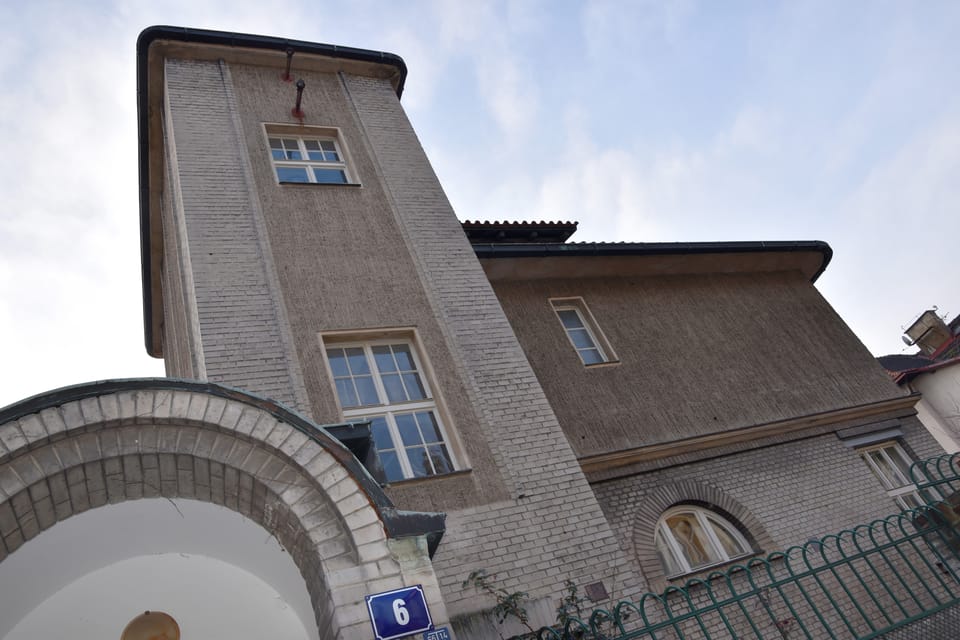 Construite en 1908-1909, c’est un superbe exemple d’architecture moderne dite rationaliste. | Photo: Barbora Němcová, Radio Prague Int. Construite en 1908-1909, c’est un superbe exemple d’architecture moderne dite rationaliste. | Photo: Barbora Němcová, Radio Prague Int.
