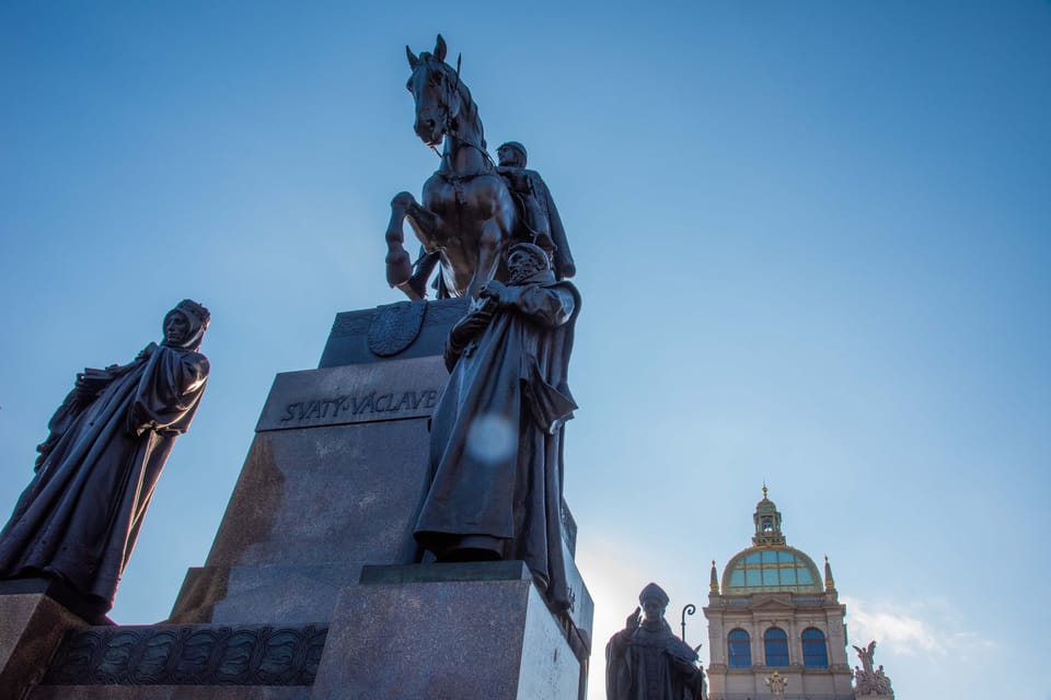 La statue de Saint-Venceslas sur la place Venceslas | Photo: Martin Vaniš, Radio Prague Int. La statue de Saint-Venceslas sur la place Venceslas | Photo: Martin Vaniš, Radio Prague Int.