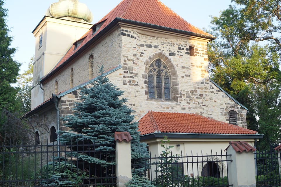 Église Saint-Wenceslas à Prague-Prosek | Photo: Miloš Turek, Radio Prague Int. Église Saint-Wenceslas à Prague-Prosek | Photo: Miloš Turek, Radio Prague Int.