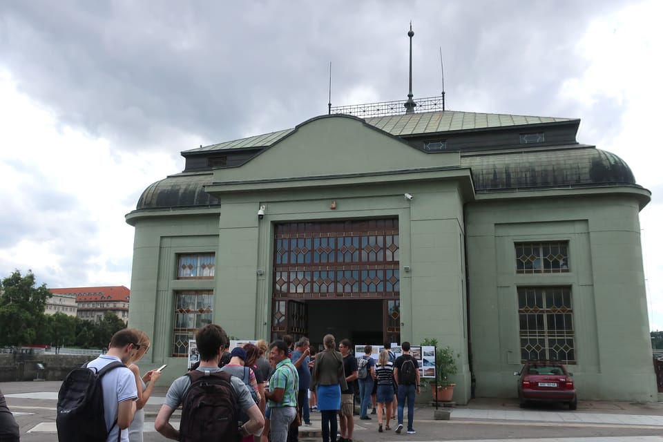 La centrale hydroélectrique de l‘année 1914 sur l’île de Štvanice | Photo: Štěpánka Budková, Radio Prague Int. La centrale hydroélectrique de l‘année 1914 sur l’île de Štvanice | Photo: Štěpánka Budková, Radio Prague Int.