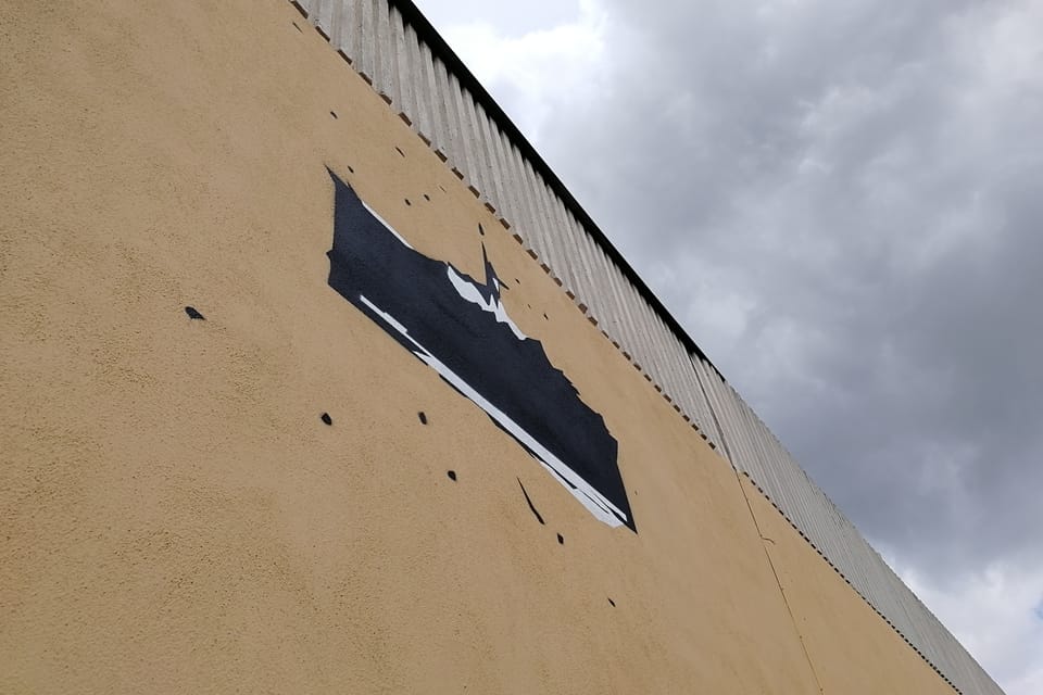 La grande peinture murale retraçant l'épopée de l'opération Anthropoid | Photo: Štěpánka Budková, Radio Prague Int. La grande peinture murale retraçant l'épopée de l'opération Anthropoid | Photo: Štěpánka Budková, Radio Prague Int.