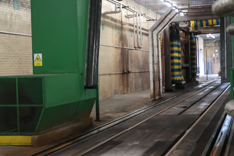Portique de lavage au dépôt du métro à Kačerov | Photo: Štěpánka Budková, Radio Prague Int. Portique de lavage au dépôt du métro à Kačerov | Photo: Štěpánka Budková, Radio Prague Int.
