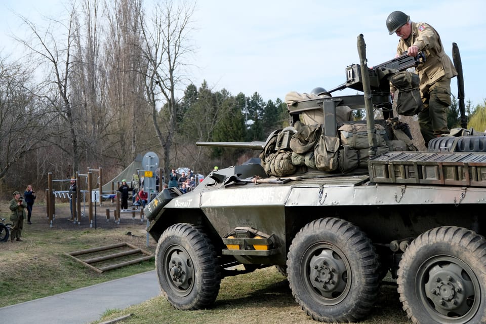 Véhicules militaires historiques | Photo: Bohumil Šimčík, Radio Prague Int. Véhicules militaires historiques | Photo: Bohumil Šimčík, Radio Prague Int.
