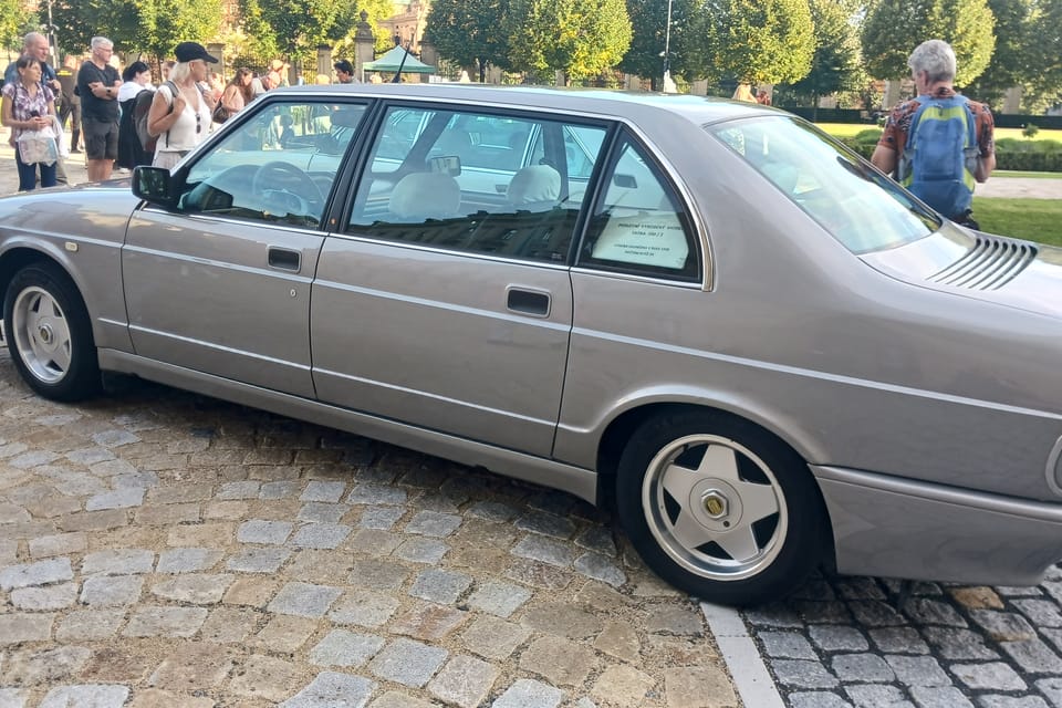 Tatra 700-2,  la voiture préférée du Premier ministre Miloš Zeman  (avec cendrier supplémentaire) | Photo: Lenka Žižková,  Radio Prague Int.