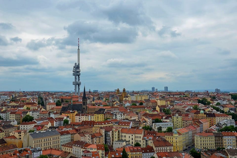 Le quartier de Žižkov á Prague avec l’émetteur  | Photo: Jolana Nováková,  ČRo