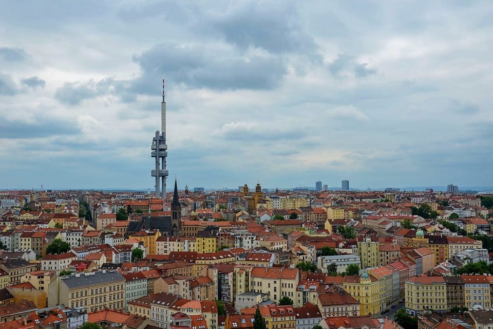 Le quartier de Žižkov á Prague avec l’émetteur | Photo: Jolana Nováková, ČRo Le quartier de Žižkov á Prague avec l’émetteur | Photo: Jolana Nováková, ČRo
