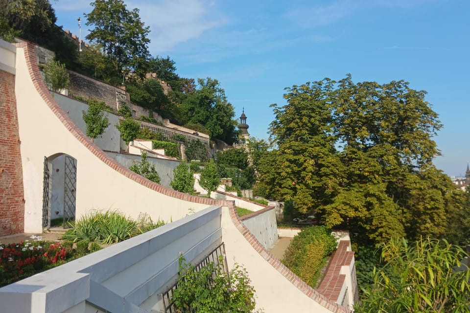 Les terrasses de jardin Petit Pálffy depuis du jardin Ledebour | Photo: Lenka Žižková, Radio Prague Int. Les terrasses de jardin Petit Pálffy depuis du jardin Ledebour | Photo: Lenka Žižková, Radio Prague Int.
