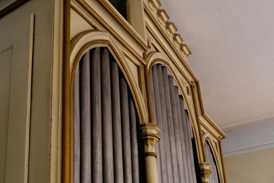 L’église Saint-Wenceslas à Nehvizdy | Photo: Bohumil Šimčík, Radio Prague Int. L’église Saint-Wenceslas à Nehvizdy | Photo: Bohumil Šimčík, Radio Prague Int.