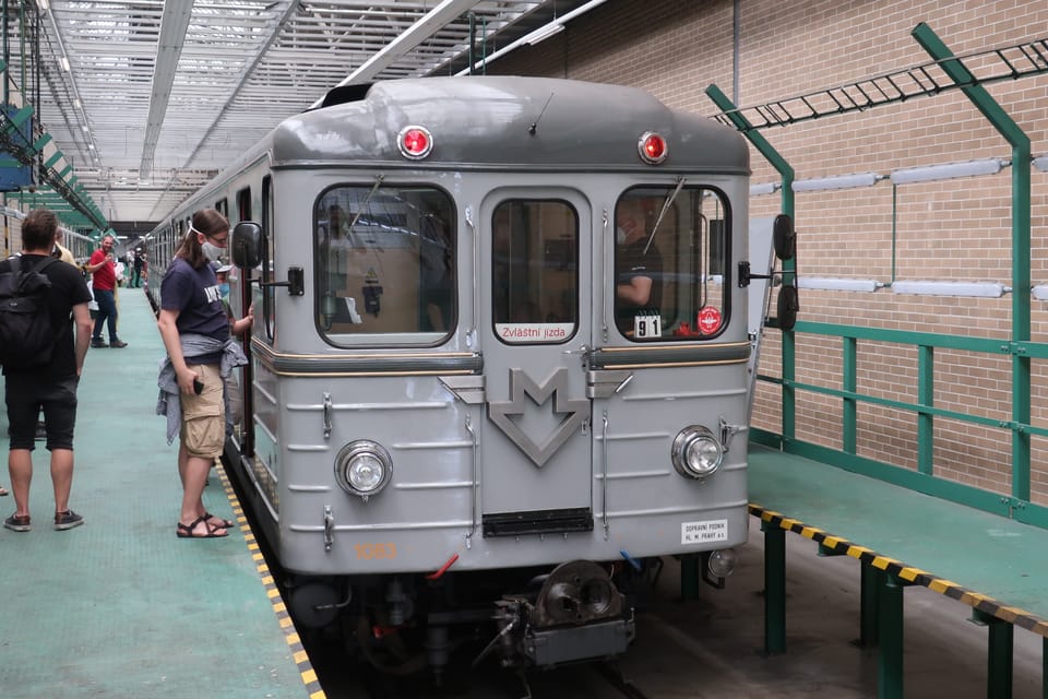La rame de métro historique au dépôt du métro à Kačerov | Photo: Štěpánka Budková, Radio Prague Int. La rame de métro historique au dépôt du métro à Kačerov | Photo: Štěpánka Budková, Radio Prague Int.