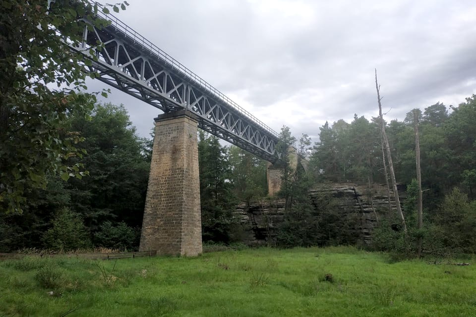 Le pont ferroviaire à Zahrádky, photo: Bohumil Šimčík Le pont ferroviaire à Zahrádky, photo: Bohumil Šimčík
