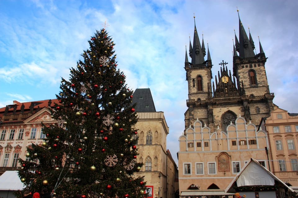 Le sapin de Noël sur la place de la Vieille-Ville | Photo: Barbora Němcová,  Radio Prague Int.