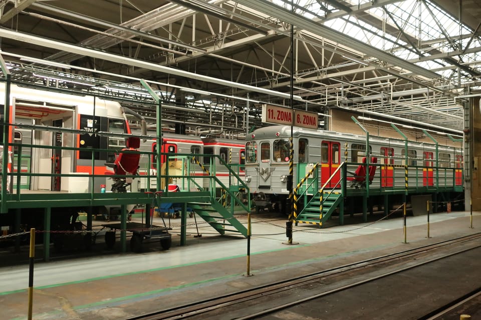 Les rames de métro historiques au dépôt du métro à Kačerov | Photo: Štěpánka Budková, Radio Prague Int. Les rames de métro historiques au dépôt du métro à Kačerov | Photo: Štěpánka Budková, Radio Prague Int.