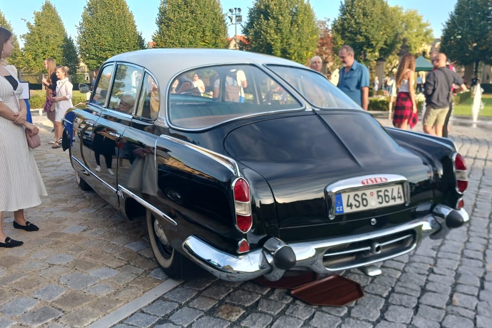 Le véhicule Tatra 603-1 a servi dans les années 1960 au ministère des Carburants et de l'Énergie | Photo: Lenka Žižková, Radio Prague Int. Le véhicule Tatra 603-1 a servi dans les années 1960 au ministère des Carburants et de l'Énergie | Photo: Lenka Žižková, Radio Prague Int.