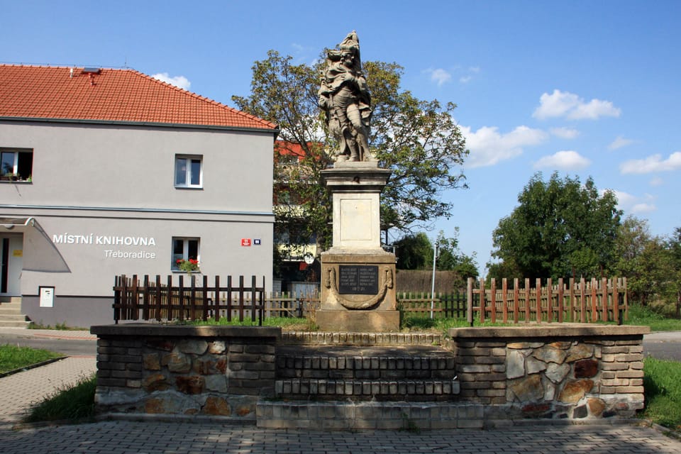 A Třeboradice,  dans le IXe arrondissement de Prague,  se trouve une statue de saint Venceslas datant du début du XVIIIe siècle | Photo: Barbora Němcová,  Radio Prague Int.