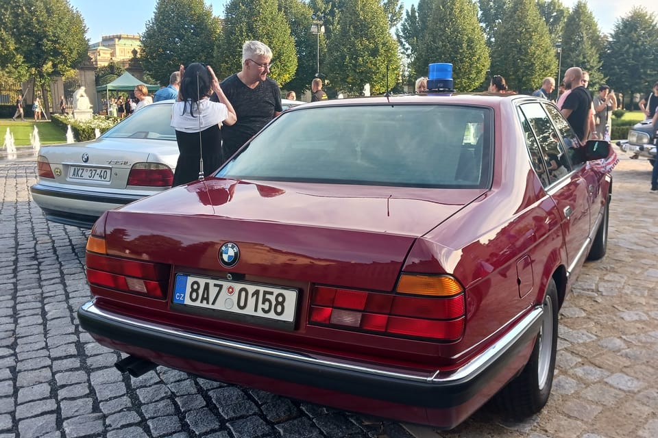 BMW 735, utilisée par le président Václav Havel depuis 1991 | Photo: Lenka Žižková, Radio Prague Int. BMW 735, utilisée par le président Václav Havel depuis 1991 | Photo: Lenka Žižková, Radio Prague Int.