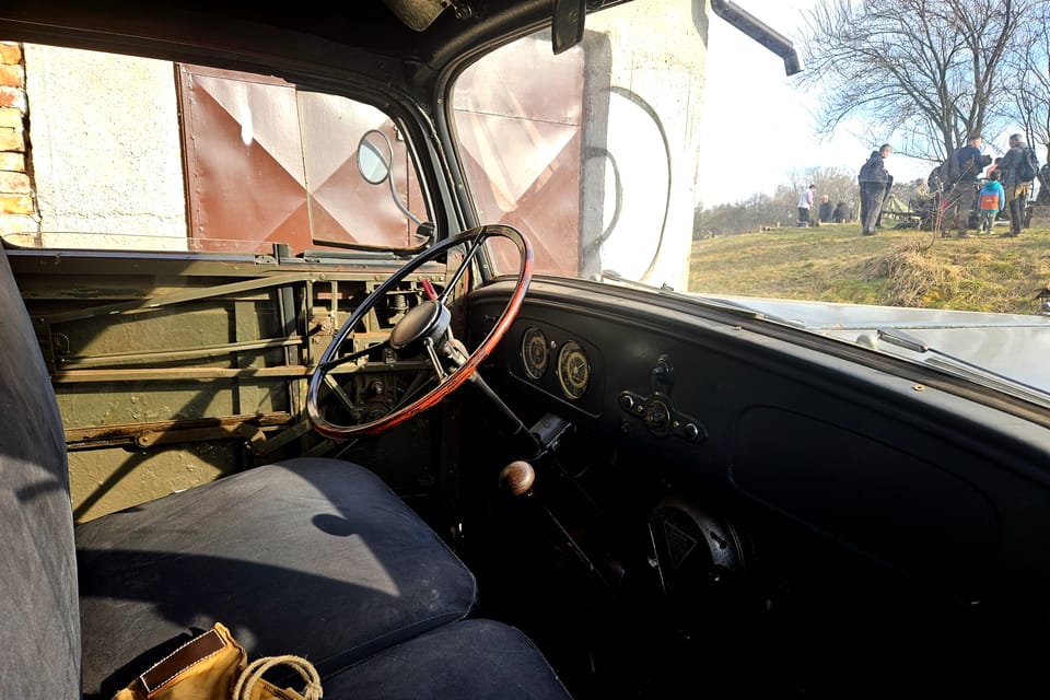 Véhicules militaires historiques | Photo: Štěpánka Budková, Radio Prague Int. Véhicules militaires historiques | Photo: Štěpánka Budková, Radio Prague Int.