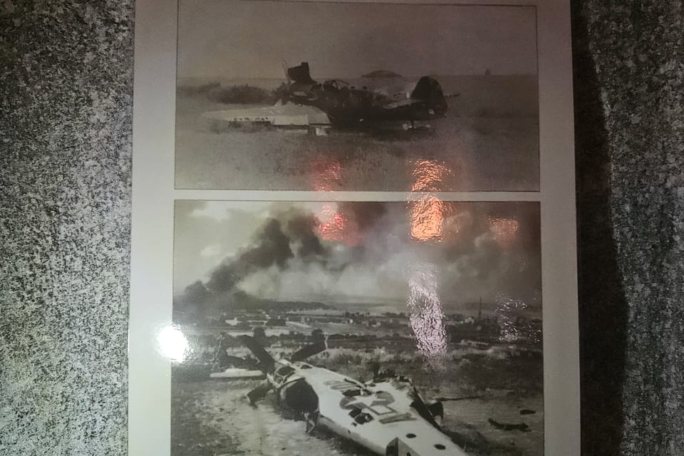 Un avion de chasse américain abattu au bords de l'aéroport de Kbely, 16. 4. 1945 | Photo: Štěpánka Budková, Radio Prague Int. Un avion de chasse américain abattu au bords de l'aéroport de Kbely, 16. 4. 1945 | Photo: Štěpánka Budková, Radio Prague Int.