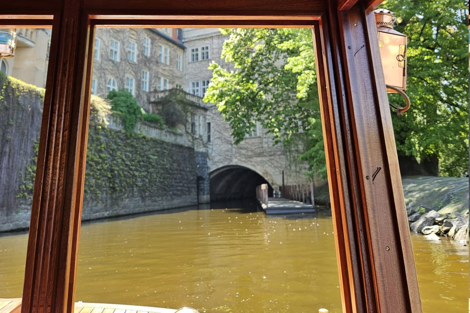 Port sous le pont Charles | Photo: Štěpánka Budková, Radio Prague Int. Port sous le pont Charles | Photo: Štěpánka Budková, Radio Prague Int.