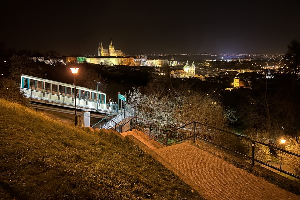 Le funiculaire de Petřín | Photo: Juan Pablo Bertazza, Radio Prague Int. Le funiculaire de Petřín | Photo: Juan Pablo Bertazza, Radio Prague Int.