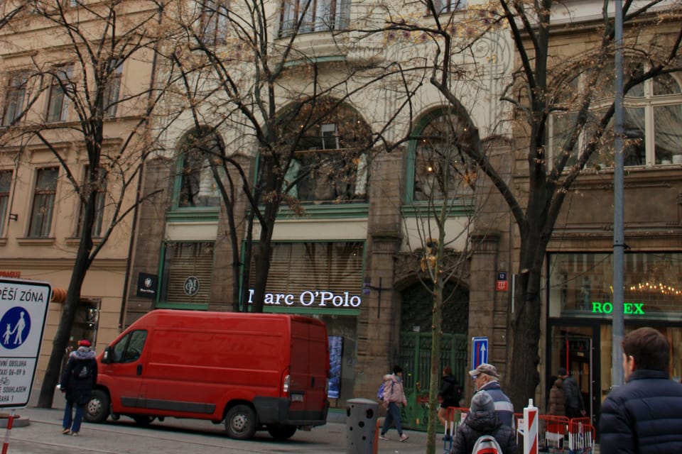 Située sur la place Venceslas, la maison Peterka a été construite dès 1899. | Photo: Barbora Němcová, Radio Prague Int. Située sur la place Venceslas, la maison Peterka a été construite dès 1899. | Photo: Barbora Němcová, Radio Prague Int.
