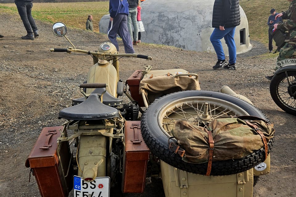 Véhicules militaires historiques | Photo: Štěpánka Budková, Radio Prague Int. Véhicules militaires historiques | Photo: Štěpánka Budková, Radio Prague Int.