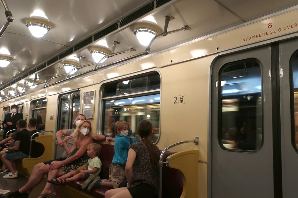 Le voyage par métro historique | Photo: Štěpánka Budková, Radio Prague Int. Le voyage par métro historique | Photo: Štěpánka Budková, Radio Prague Int.