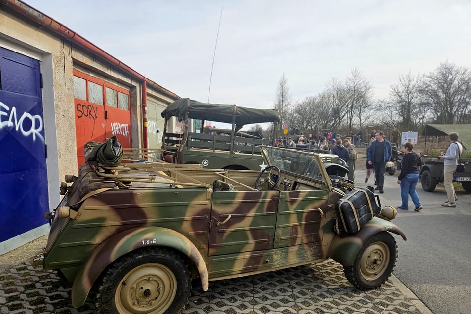 Véhicules militaires historiques | Photo: Štěpánka Budková, Radio Prague Int. Véhicules militaires historiques | Photo: Štěpánka Budková, Radio Prague Int.