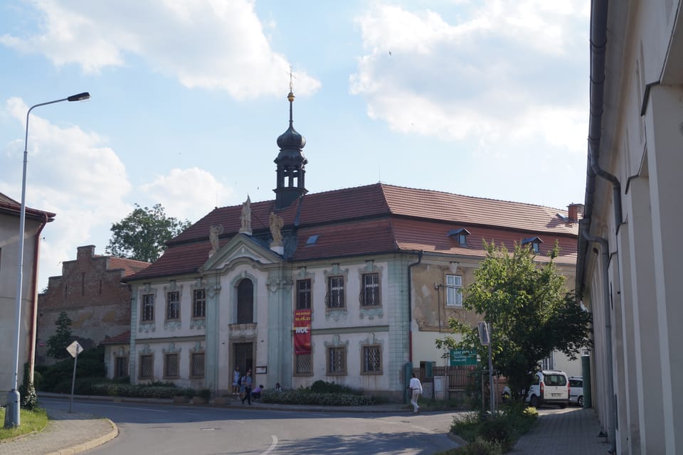 Château de Ďáblice et la Chapelle Sainte-Trinité et Saint-Wenceslas à Prague-Ďáblice | Photo: Miloš Turek, Radio Prague Int. Château de Ďáblice et la Chapelle Sainte-Trinité et Saint-Wenceslas à Prague-Ďáblice | Photo: Miloš Turek, Radio Prague Int.