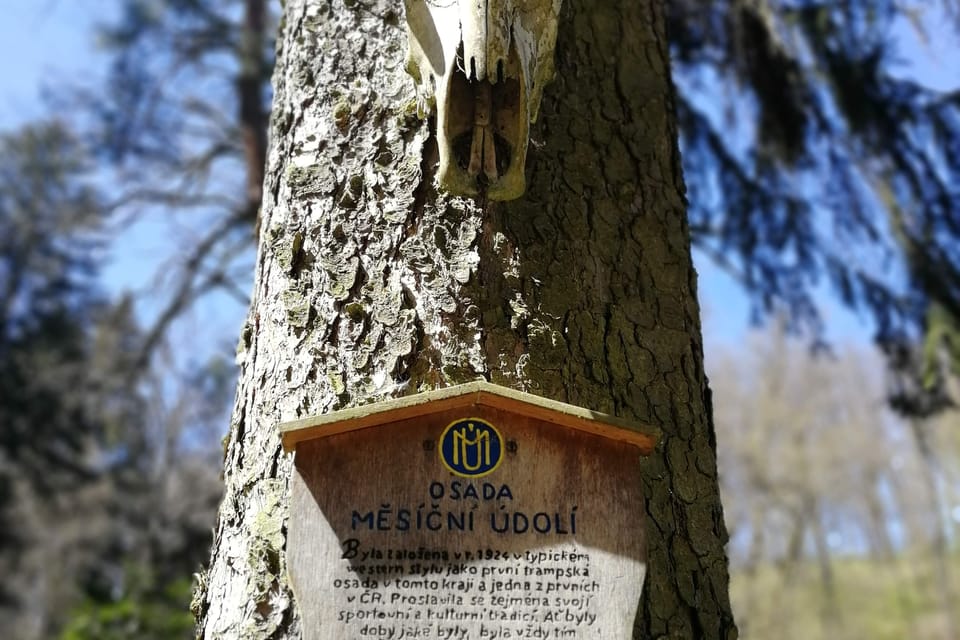 La colonie de Měsíční údolí (La vallée da la lune) | Photo: Štěpánka Budková, Radio Prague Int. La colonie de Měsíční údolí (La vallée da la lune) | Photo: Štěpánka Budková, Radio Prague Int.