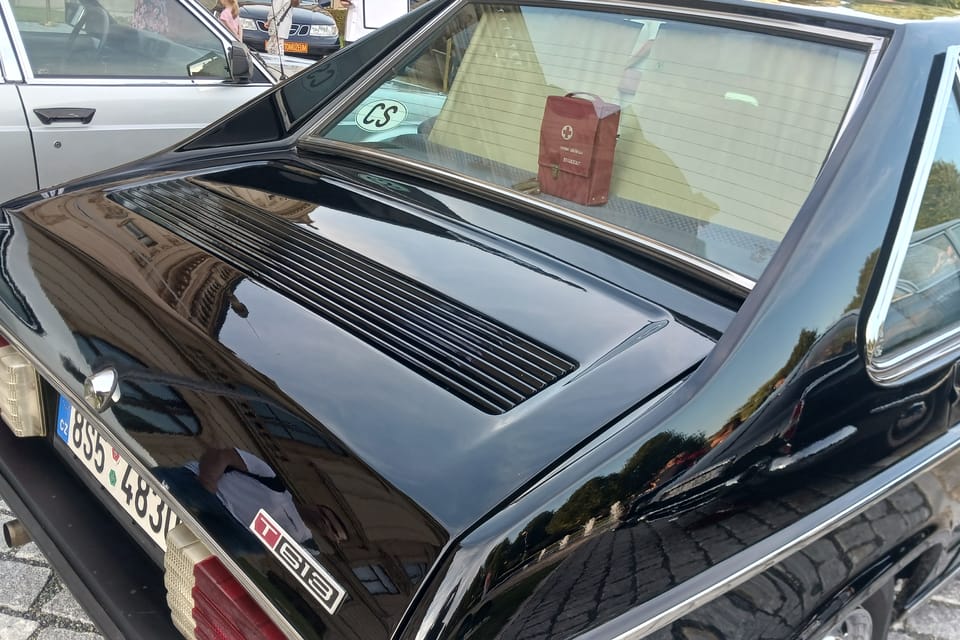 La voiture Tatra 613-S SPECIAL était utilisée par le chef des communistes, Miloš Jakeš. | Photo: Lenka Žižková, Radio Prague Int. La voiture Tatra 613-S SPECIAL était utilisée par le chef des communistes, Miloš Jakeš. | Photo: Lenka Žižková, Radio Prague Int.