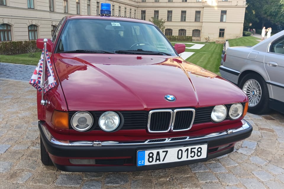 BMW 735, utilisée par le président Václav Havel depuis 1991 | Photo: Lenka Žižková, Radio Prague Int. BMW 735, utilisée par le président Václav Havel depuis 1991 | Photo: Lenka Žižková, Radio Prague Int.